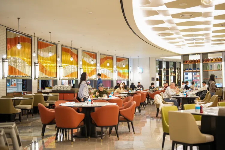 集結多國美食的吃到飽自助餐廳「悅廚」。田欣雲攝