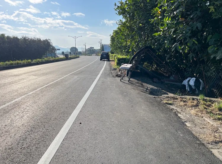 救護人員到場將李、陳送醫急救，陳男傷重不治。讀者提供