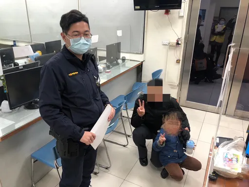 聽錯老師唱名!5歲童出校門找不到爸爸 自行回家半路迷途嚇壞了