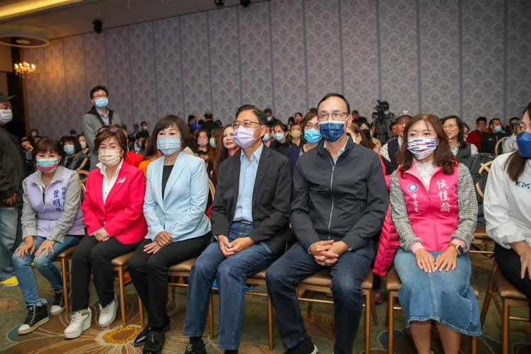 朱立倫和張善政共同出席國黨桃園市黨部感恩茶會。張善政團隊提供