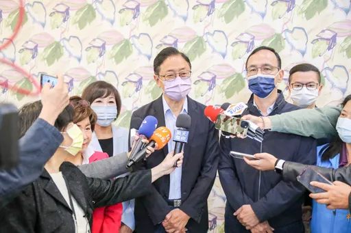 鄭文燦台大碩士遭撤　朱立倫轟：蔡英文瞎挺、不管道德是非