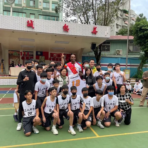 魔獸Dwight Howard蒞臨立人國際中小學  與全校師生相見歡