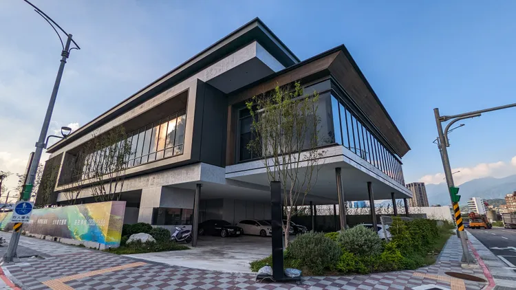 柏鴻君臨接待中心。趙世平攝