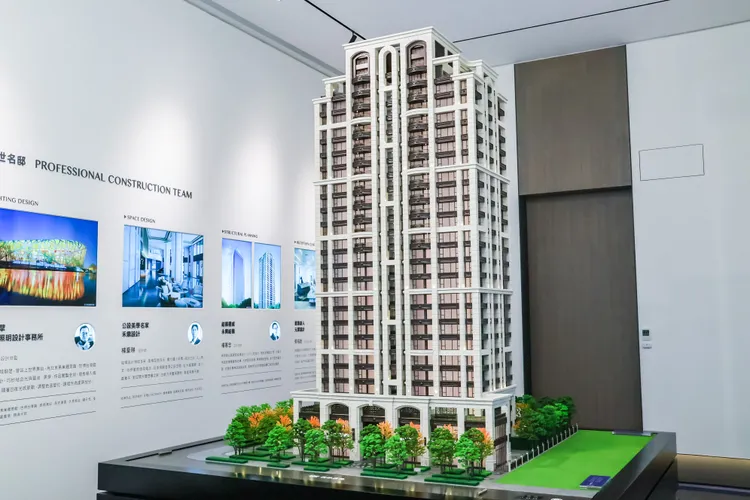 柏鴻君臨案請到國內外建築團隊，打造新古典風格住宅。趙世平攝