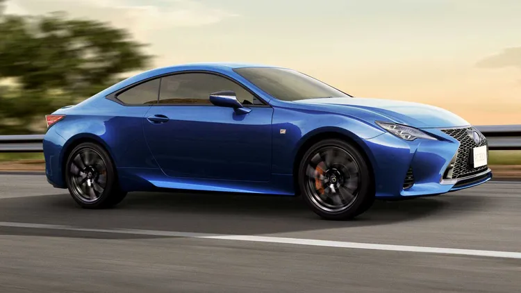 外觀大致維持過往格局，RC F Sport則換上全新的Enkei黑色多輻輪圈。原廠照片