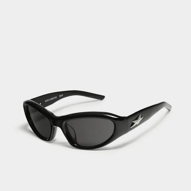 半月型曲線的R.E.A.T款式，1萬1820。品牌提供