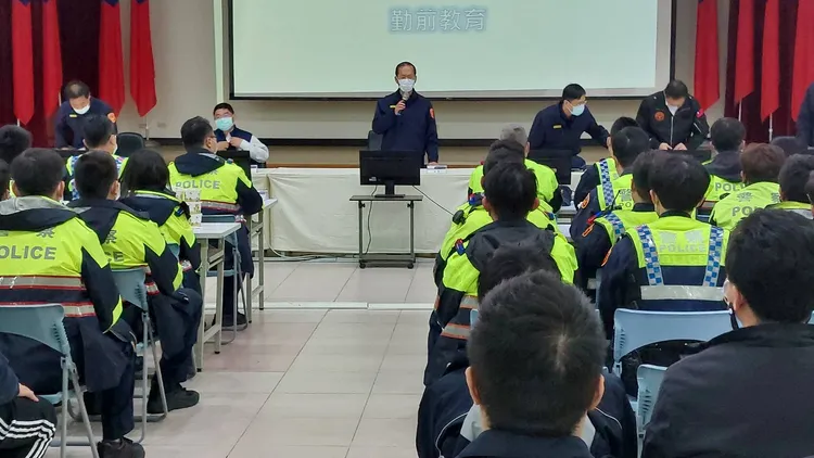 桃園市警局長許鍚榮主持勤教。桃園警分局提供