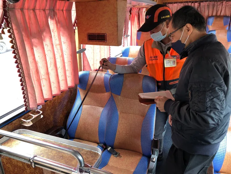 花蓮客運加強公車清消。花蓮監理站提供