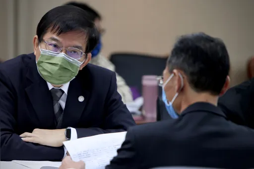 駁幫直升機公司開後門! 王國材還原與王美花討論經過