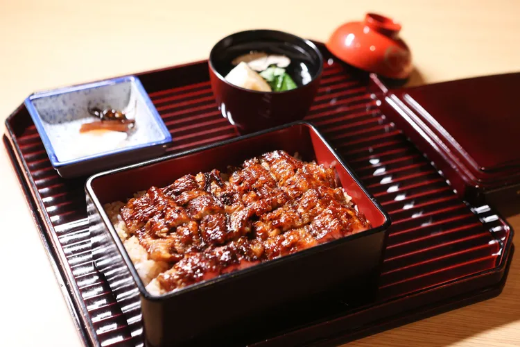 店內提供各式鰻魚飯。翁王信攝