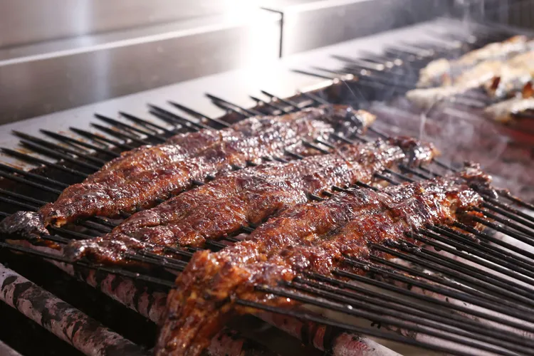 鰻魚採當天現點現烤。翁王信攝