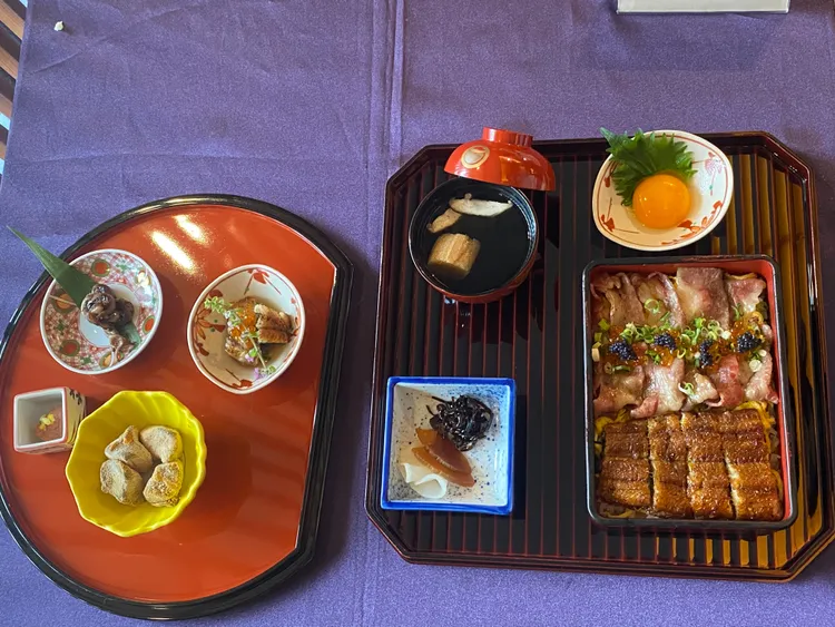 極上鰻牛重御膳售價1380元，服務費10%另計，鰻料小食堂限定。資料照