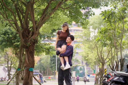 《機智校園生活》CP修成正果 靠這招「抱小腿」留住女星