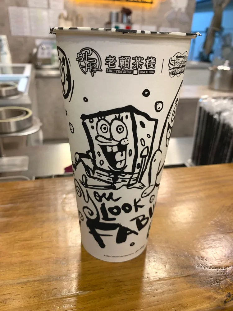 老賴茶棧×海綿寶寶第二波聯名杯身。劉欣欣攝