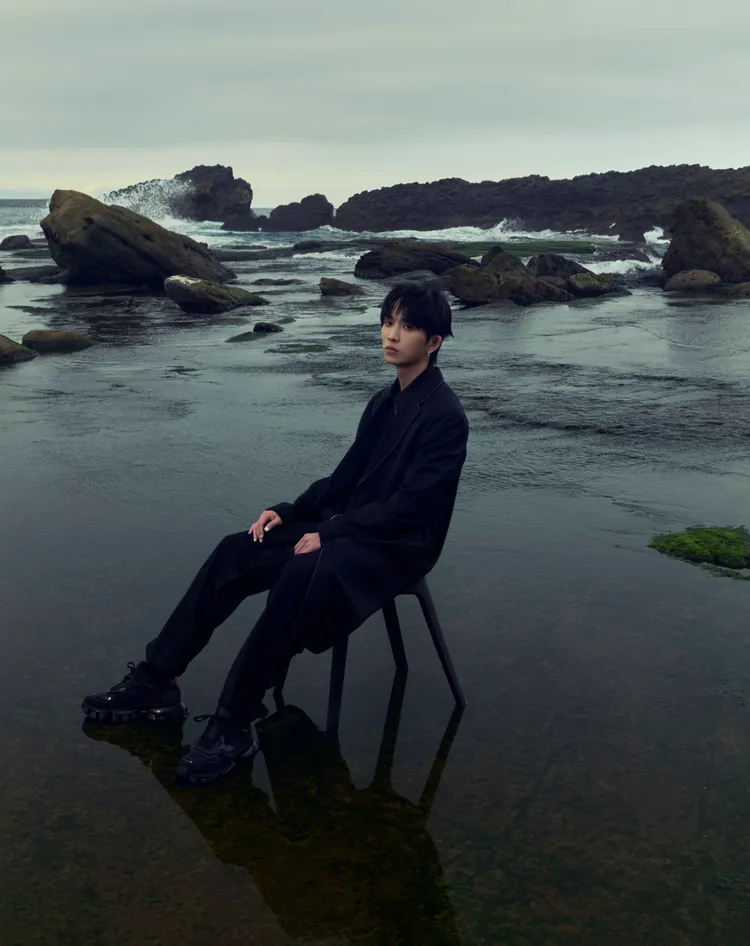 邱鋒澤前往八斗子潮間帶的祕境拍攝。
M'INT明潮提供