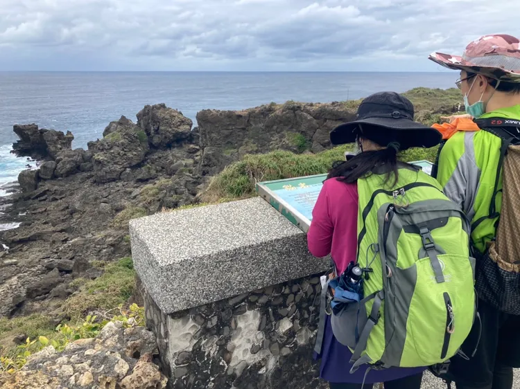 除了盼陸客再來，貓鼻頭商店街小吃業者也盼能開放海岸線。陳宏銘攝