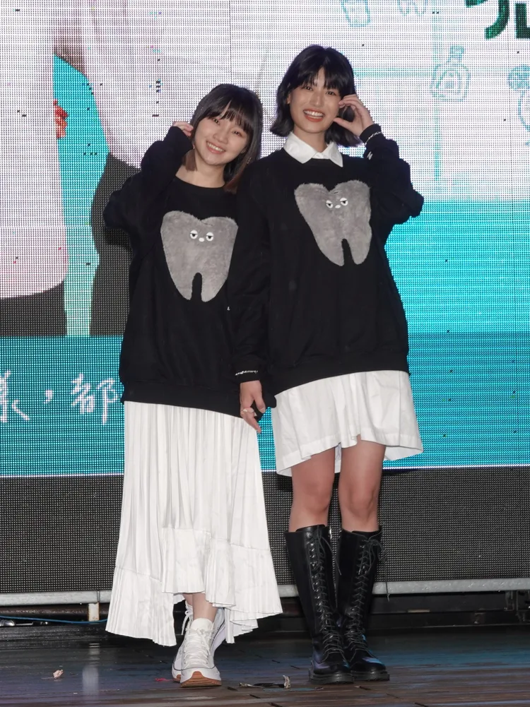 鄭心慈（左）和虹茜。陳德興攝