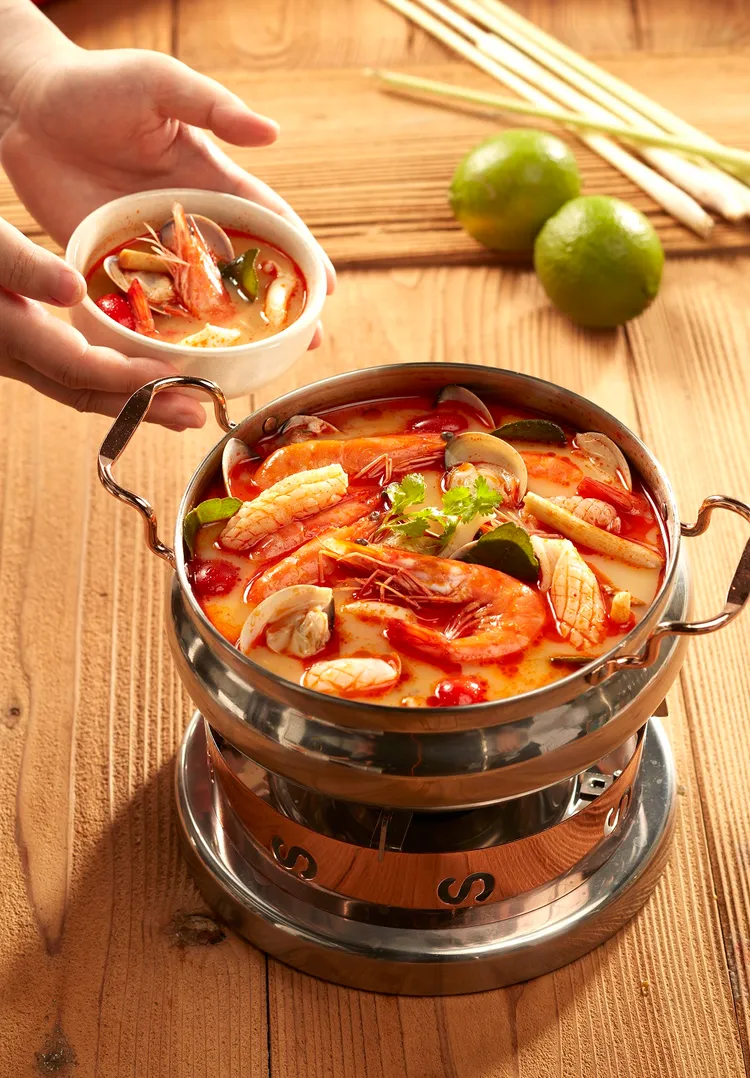 瓦城、非常泰新年限定菜色鴻運酸辣海鮮鍋。業者提供