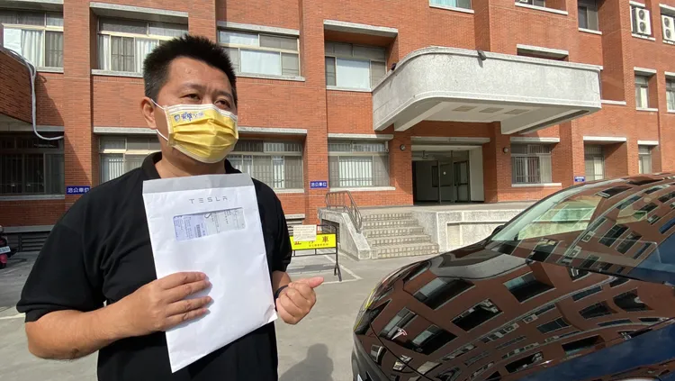 商男表示，他向車廠表示要報警後才順利完成交車。孫英哲攝