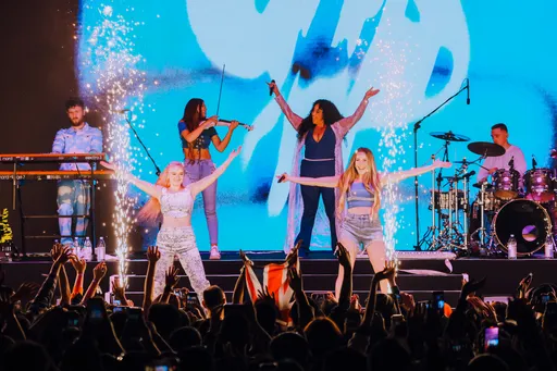 英電音團「Clean Bandit」成軍14年寶島首唱千人High　嗑鹽酥雞竟吃出肉桂味