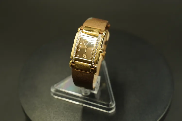 這次拍賣的手錶、懷錶幾乎每件都知名品牌，如勞力士、百達翡麗、愛彼等，這些名錶保值性高，市場價格經久不衰。執行署新竹分署提供