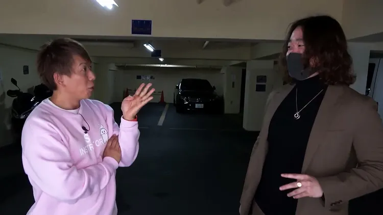 清水健對於澤野大夢的拍片數量相當吃驚。翻攝自「【公式】しみけんチャンネル」YouTube