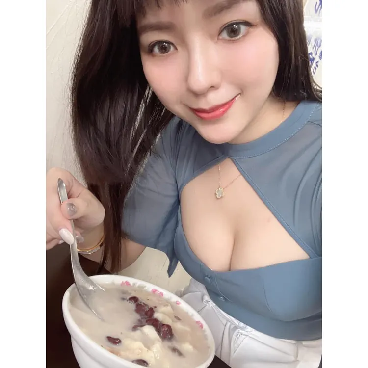 好身材常讓粉絲眼睛大吃冰淇淋。引自Molly 翎熹臉書