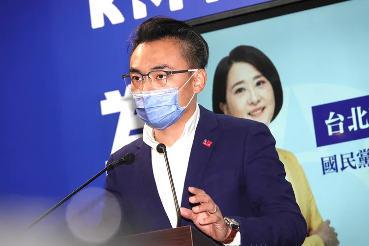 文傳會主委洪孟楷今早數度強調「感謝王鴻薇大局為重」。陳德興攝