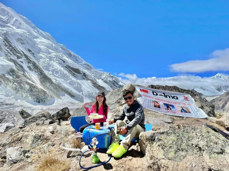 曾格爾攀干城章嘉峰畫面。翻攝自曾格爾臉書