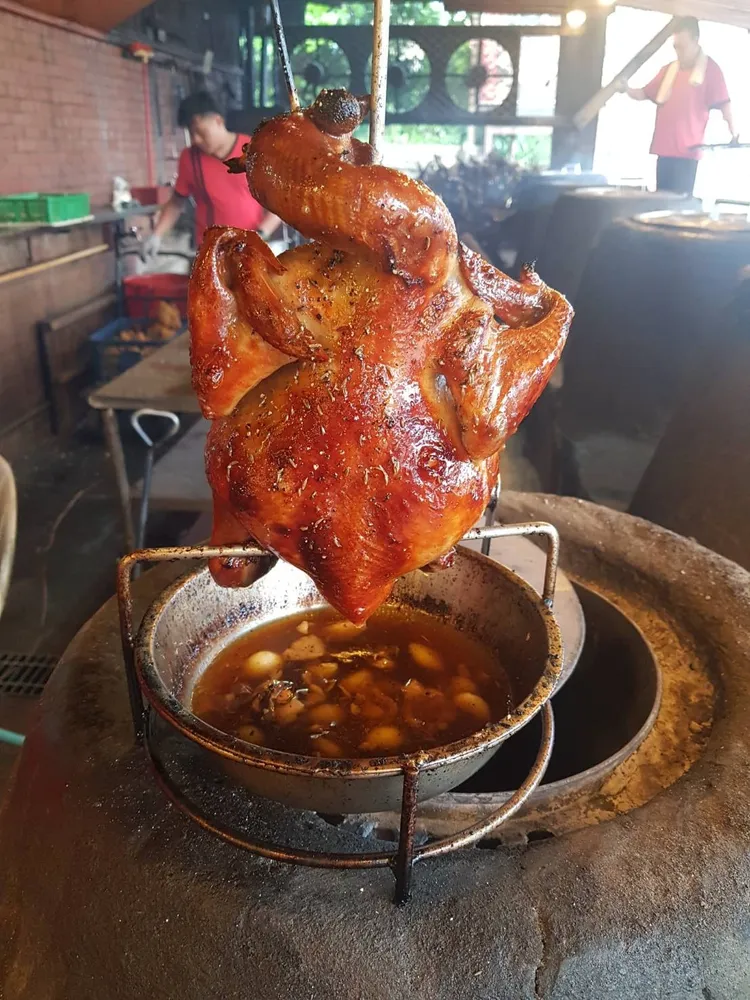 「甕窯雞」嘉義店是當地排隊名店。取自店家臉書