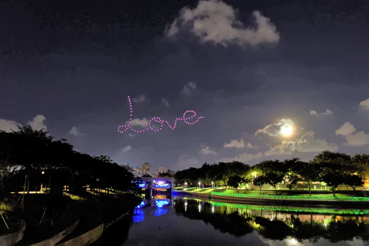 無人機於愛河之心表演示意圖。觀光局提供