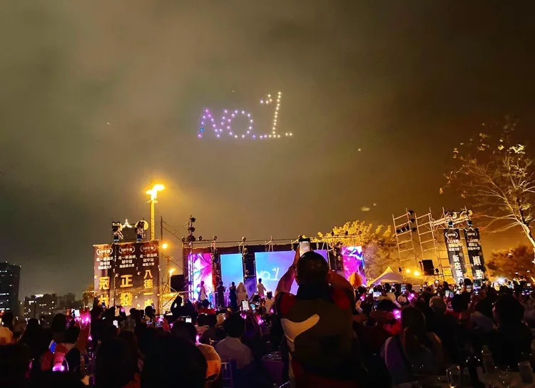 觀光局為鼓勵大型壽險業來高雄旅遊，曾展出無人機表演。觀光局提供