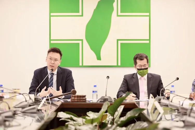 林飛帆臉書發文開砲，引起諸多臆測其背後動機。翻攝林飛帆臉書