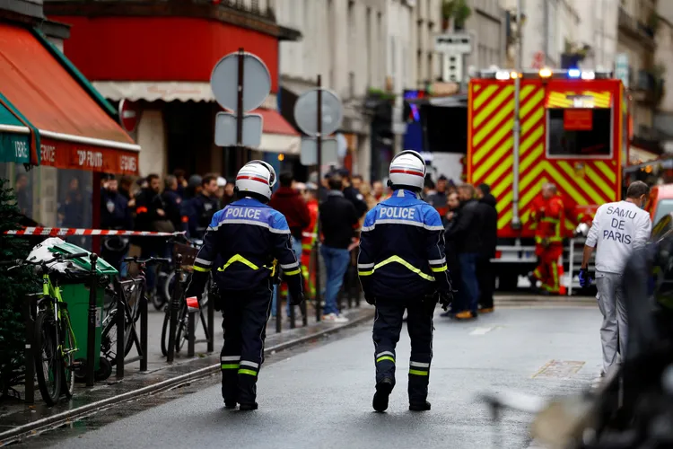 巴黎警方已經將槍手逮捕。路透社