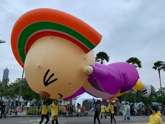 OPEN將氣球下午遊行時就有發生仆街情況。翻攝臉書高雄點