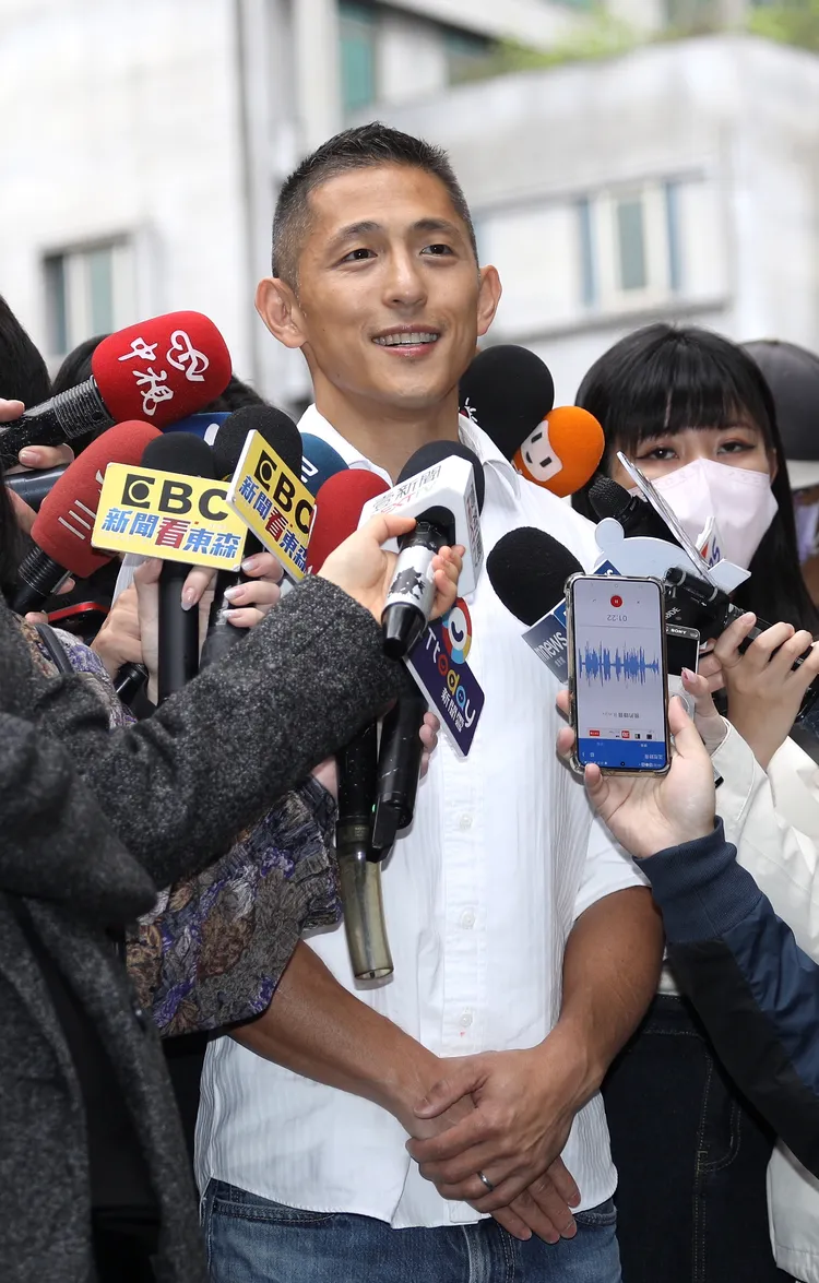 團隊掀出走潮？吳怡農苦笑說沒有人離開。陳明中攝