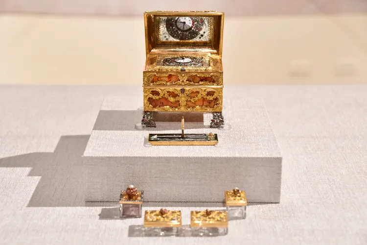 英國18世紀鐘錶化妝匣。