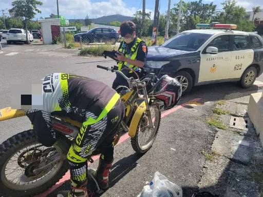 無牌越野機車馬路亂竄吵死人 民檢舉4車被取締!難笑了