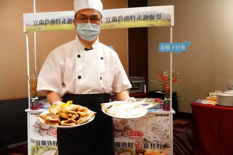 活動中還推廣屏東午仔魚及宜蘭在地白帶魚。林泊志攝