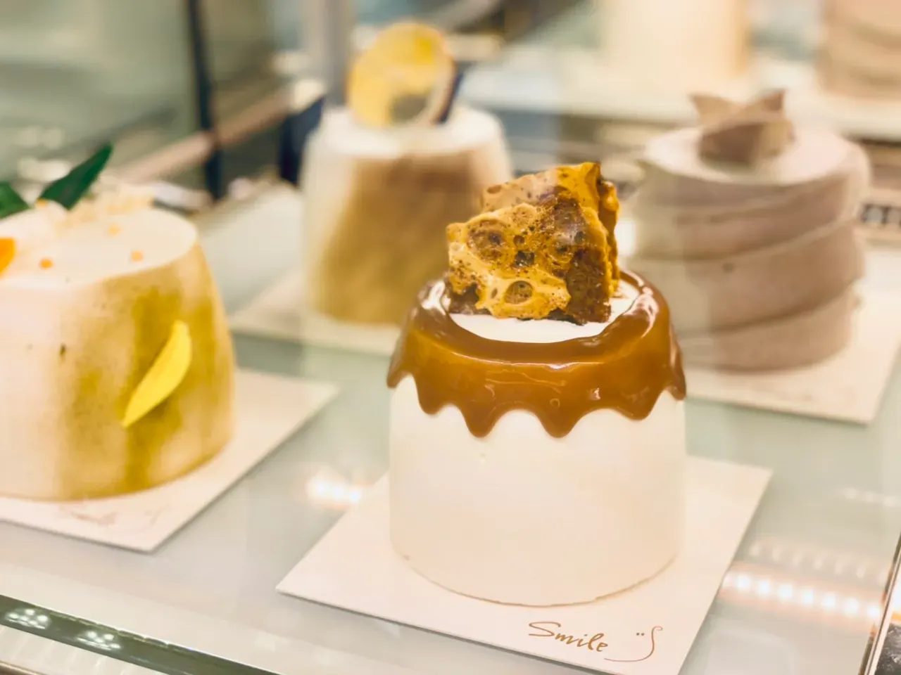 除了優格霜淇淋外,Smile Froyo同步推出品牌特製的夾心戚風蛋糕。曾仲葳攝
