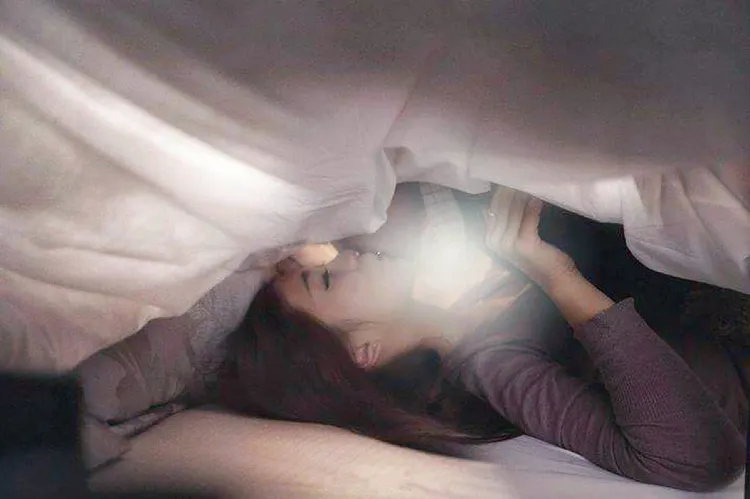 華華在社群PO出「滾床吻照」反擊。翻攝IG/bivi_0420