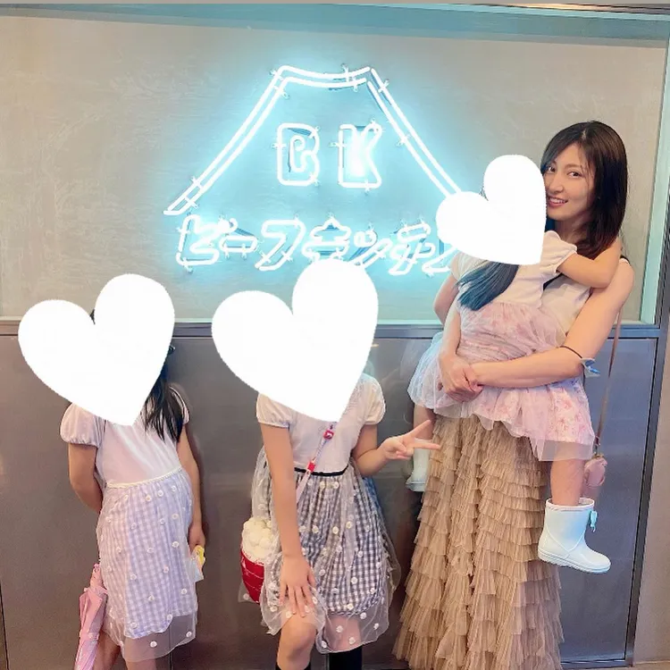 熊田曜子獨自帶3個女兒，還在打離婚官司。kumadayoko IG