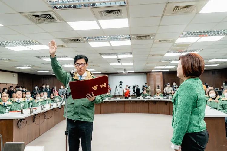 陳其邁市府團隊今宣誓就職，勞動部長許銘春到場監誓。市府提供