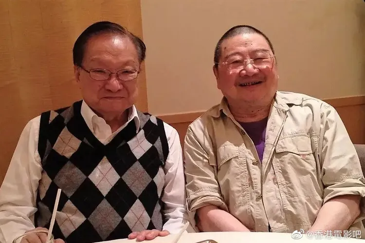 倪匡（右）和金庸擁有好交情，2位文壇巨擘已在天上相聚。翻攝自香港電影吧微博