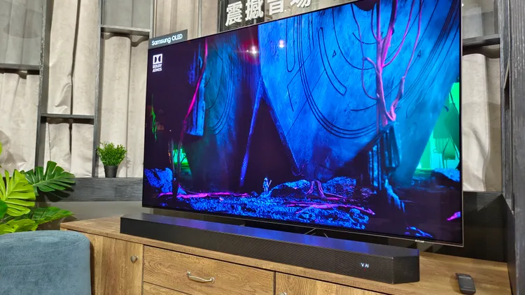 電視揚聲器可結合Soundbar同步播放音源。翁玉信攝