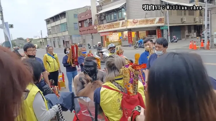 該段影片近身拍攝時，並沒有聽到任何人阻止拍攝。引自ＹＴ：Willian chen