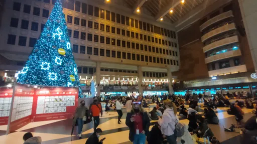 台北跨年｜天冷細雨民眾轉戰餐廳　盼新年平安賺錢疫情退散
