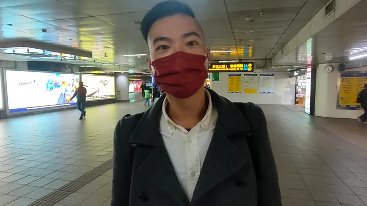 潘先生（32歲、零售業）表示，有跟朋友相約一起到餐廳吃飯共度跨年夜，希望新的一年疫情退散。黃子騰攝