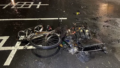 男牽單車遭狂飆車追撞枉死 噴飛與路燈齊高影片曝!駕駛無照闖大禍