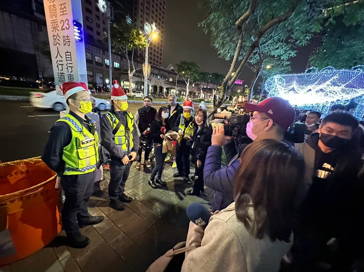 警方接受媒體訪問。警方提供